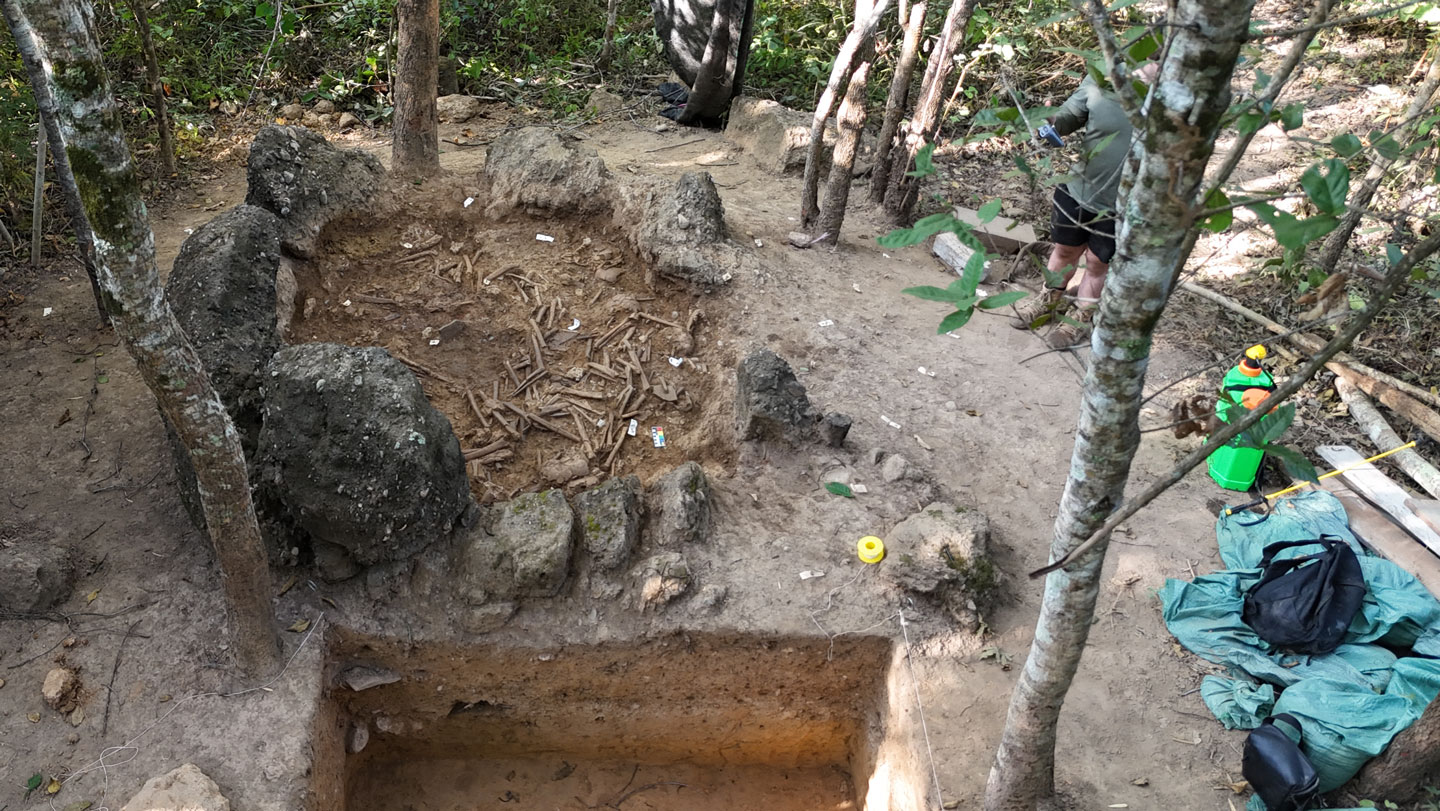 🏺 Arqueología: Una jarra con huesos en Laos