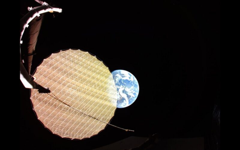 🚀 Espacio: Un satélite despliega su gran reflector