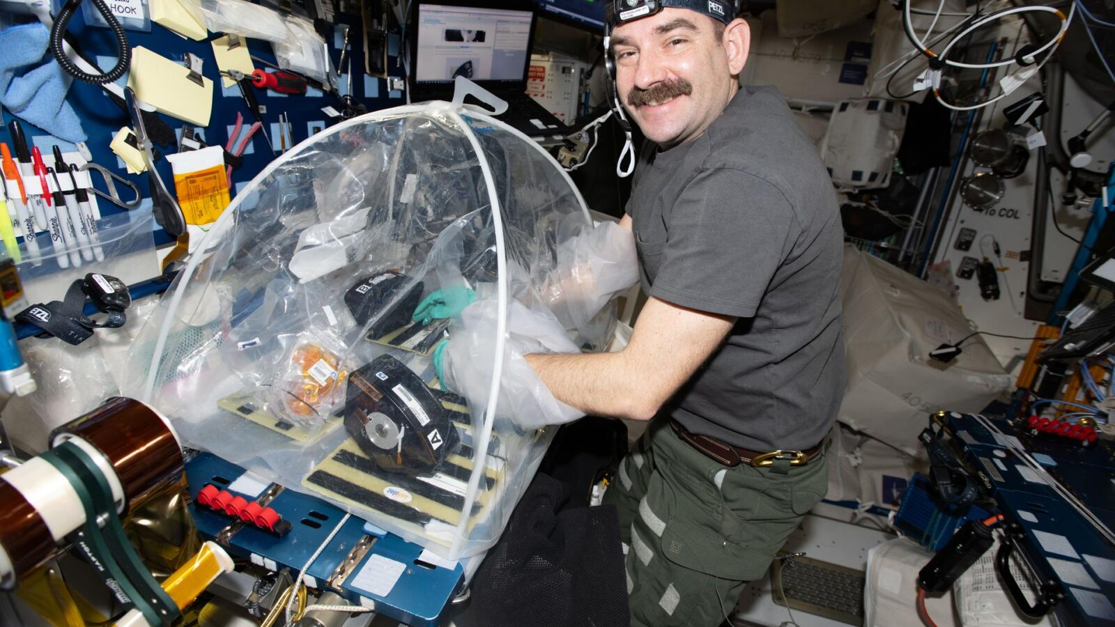 🚀 Espacio: Neumonía en órbita, corazón en la Tierra