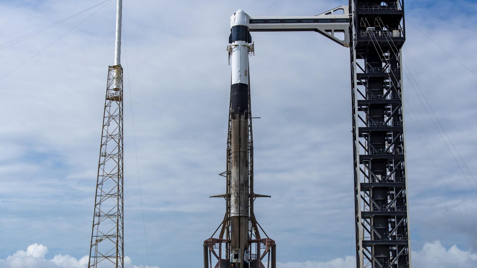 🚀 Espacio: Dragon lista para llevar 2 950 kg a la ISS