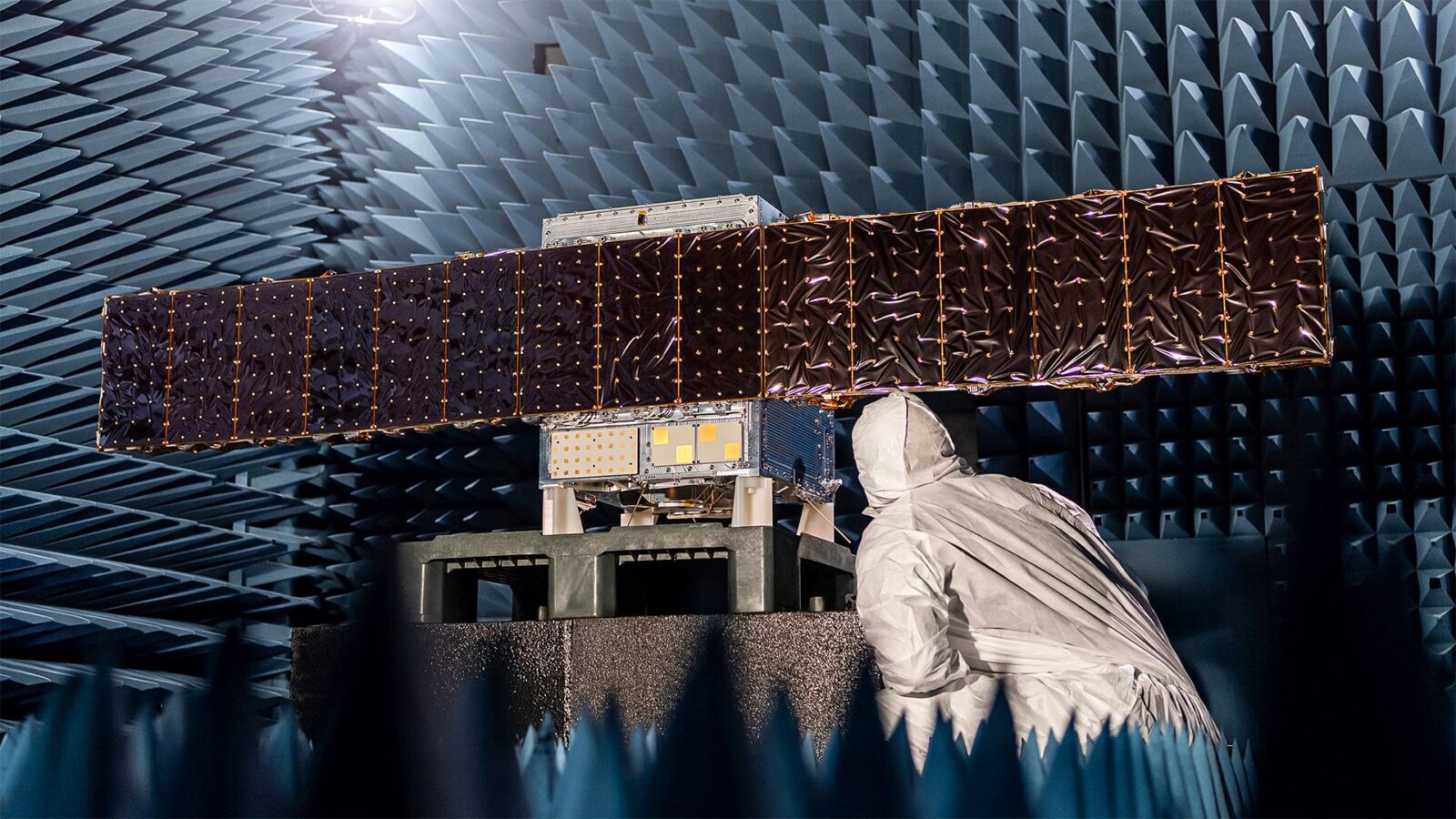 🚀 Espacio: Un detector de neutrinos se va a órbita