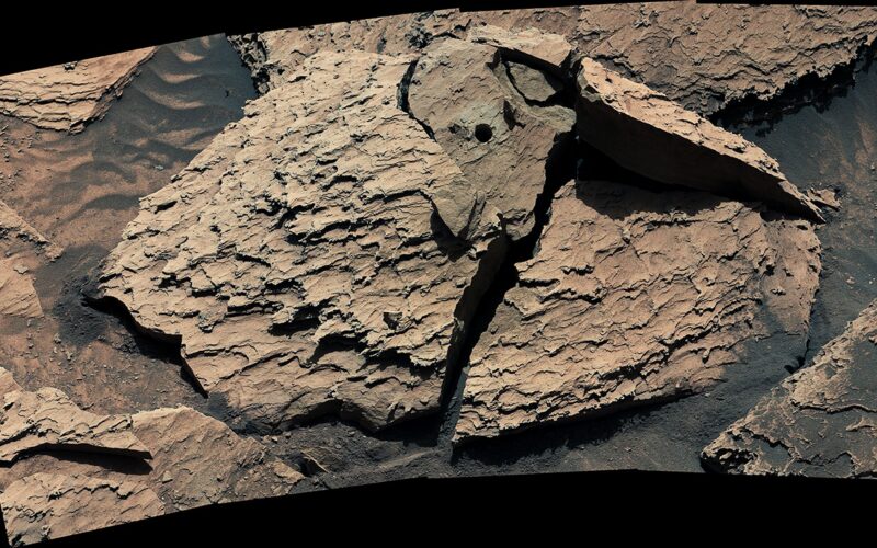 🚀 Espacio: Curiosity mira la roca que atrapó su taladro