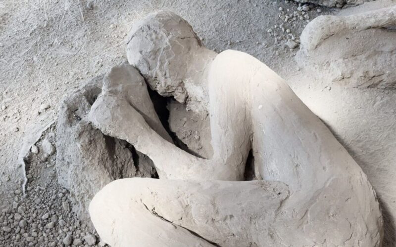 🏺 Arqueología: Un posible médico murió con su kit en Pompeya