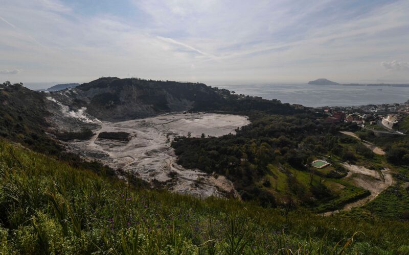 🌋 Tierra: Campi Flegrei acelera hacia un punto crítico