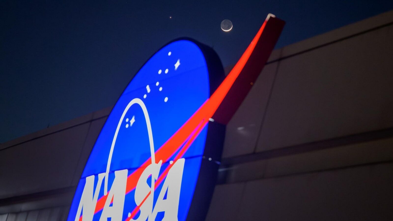 🌙 Astronomía: Venus y la Luna tras el atardecer