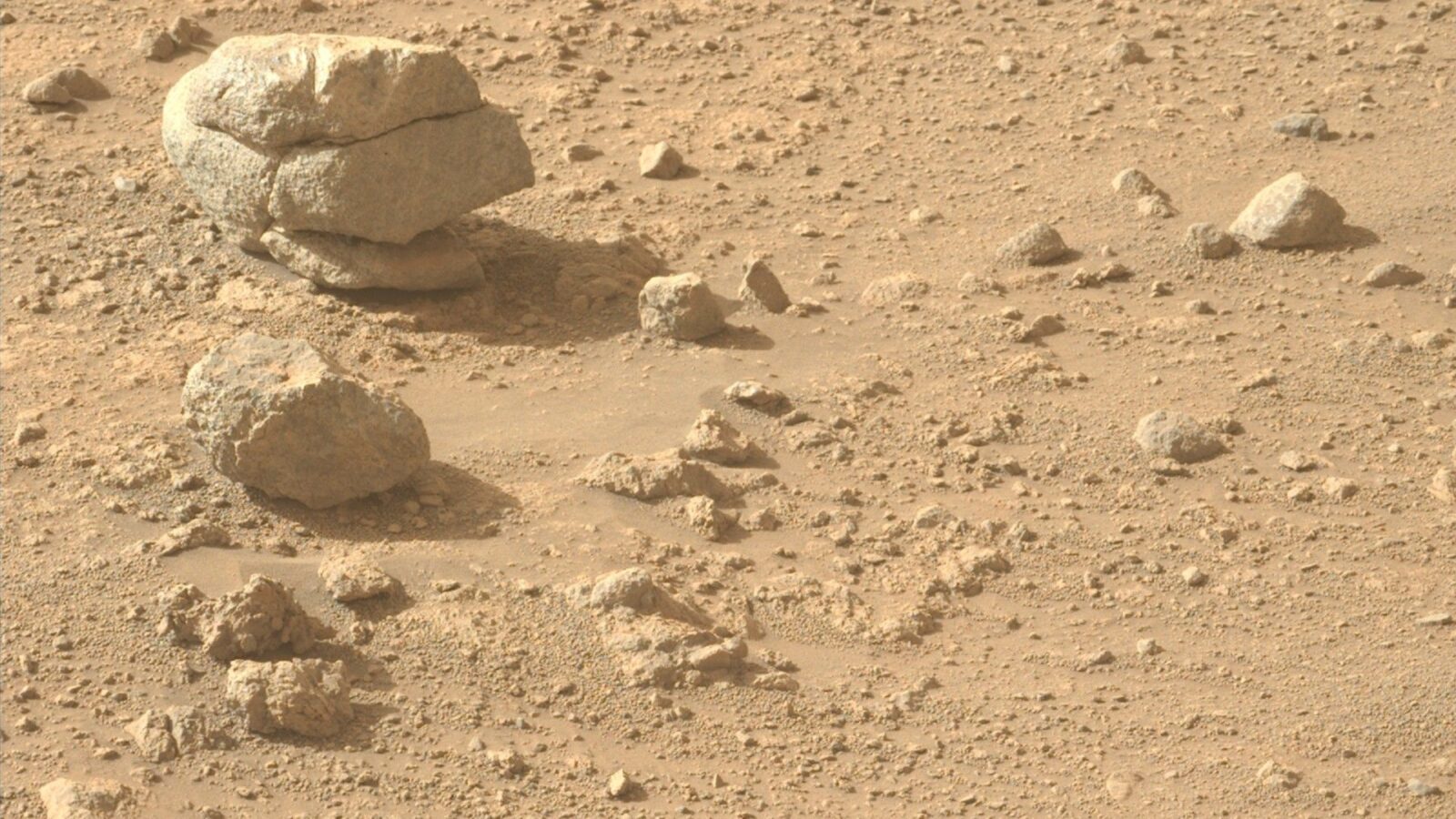 🚀 Espacio: Rocas apiladas intrigan en Marte