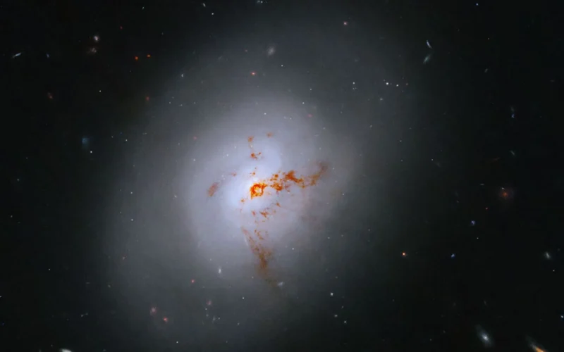 🔭 Astronomía: Hubble retrata una galaxia en transición