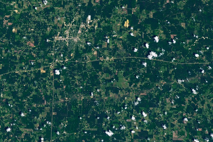 🌍 Tierra: Un tornado dejó una cicatriz visible desde el espacio
