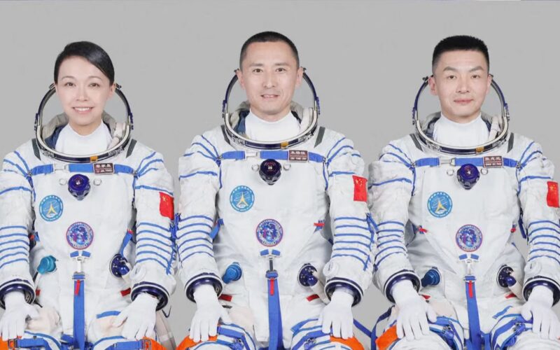 🚀 Espacio: China presenta la tripulación de Shenzhou 23
