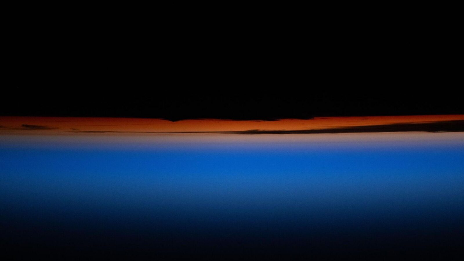 🚀 Espacio: Atardecer terrestre visto desde la ISS
