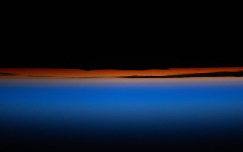 🚀 Espacio: Atardecer terrestre visto desde la ISS
