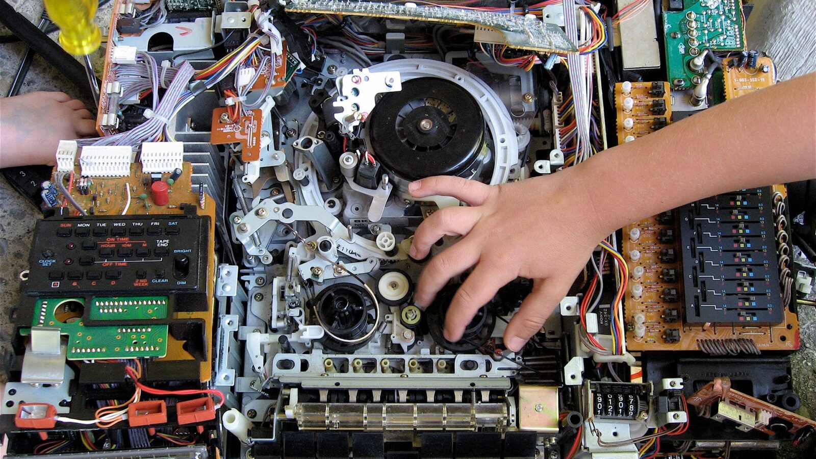 🤖 Tecnología: Reparar aparatos también depende de Hollywood