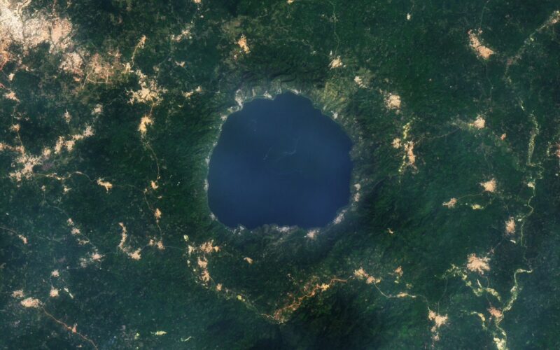 🌍 Tierra: Oro alrededor del «lago de las almas»