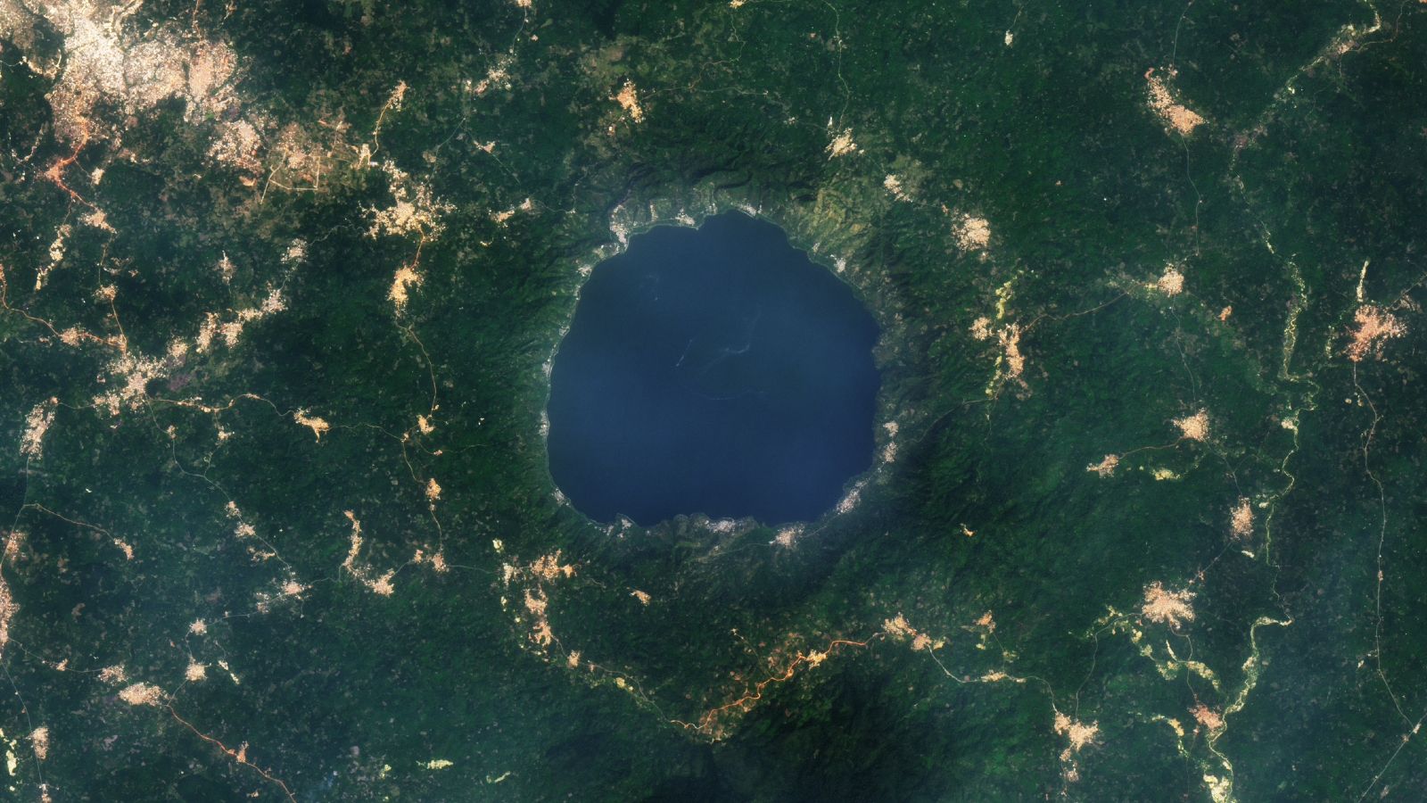 🌍 Tierra: Oro alrededor del «lago de las almas»