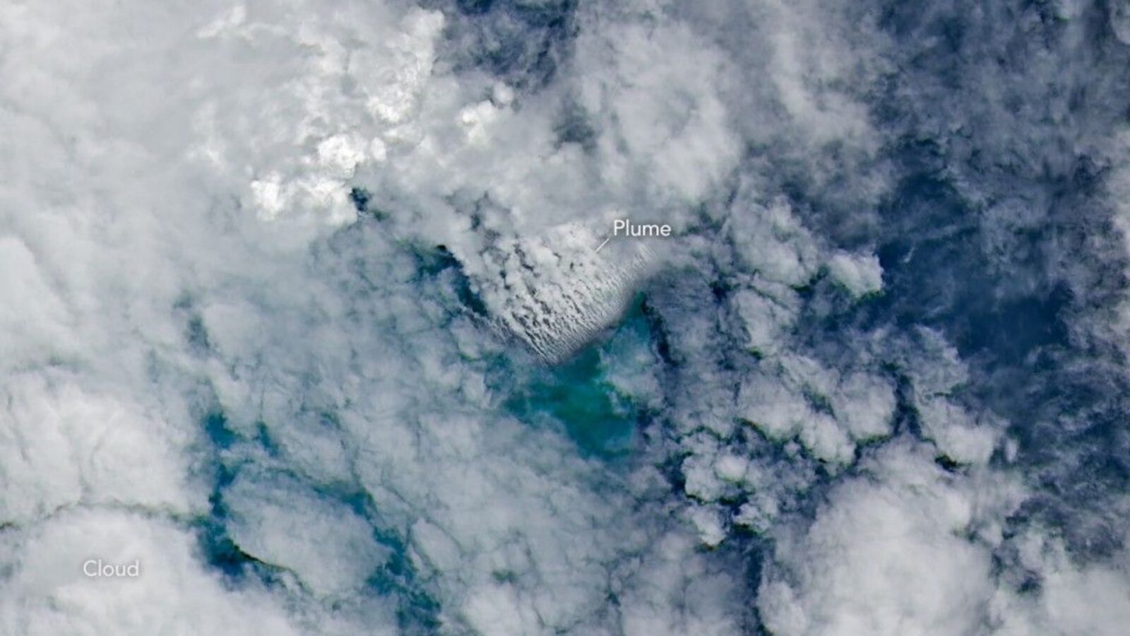 🌋 Tierra: Un volcán submarino visto desde el espacio