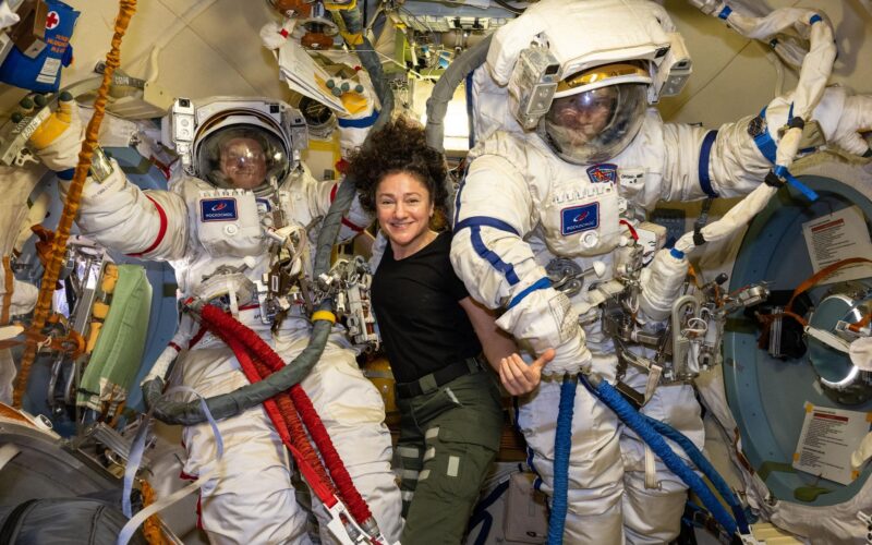 🚀 Espacio: Robótica, biología y caminata espacial en la EEI