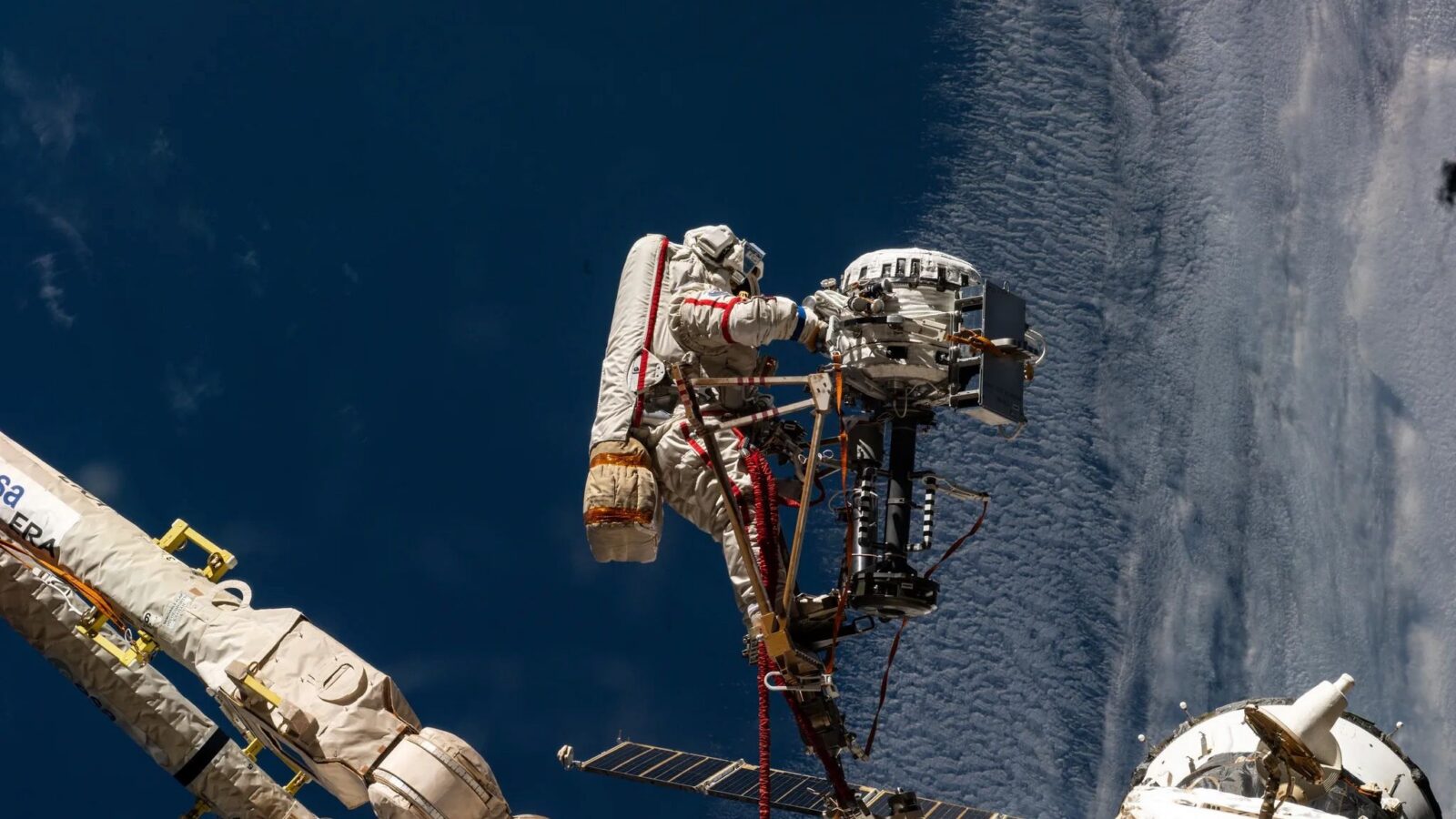 🚀 Espacio: Caminata rusa de 5 horas en la EEI