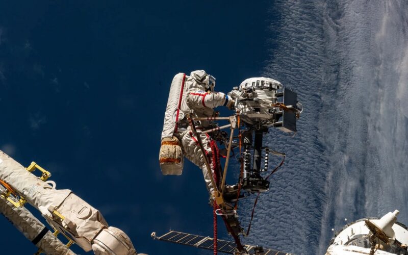 🚀 Espacio: Caminata rusa de 5 horas en la EEI