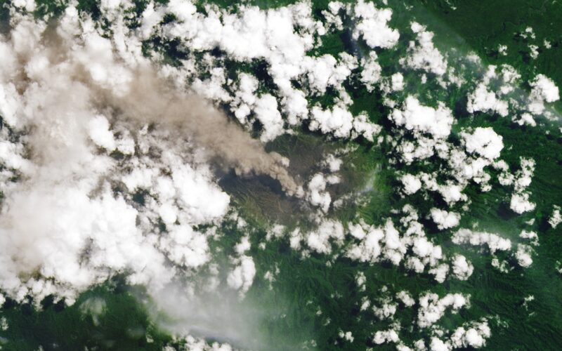 🌍 Tierra: Dukono no da tregua en Indonesia