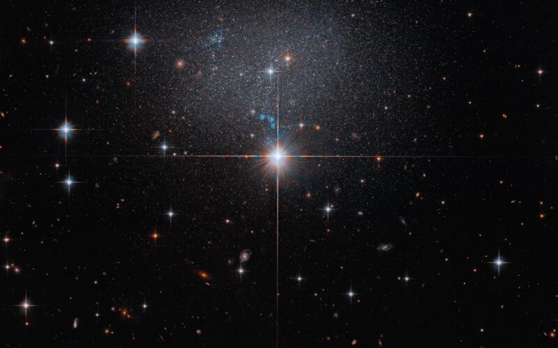 🚀 Espacio: Hubble capta una galaxia enana tenue