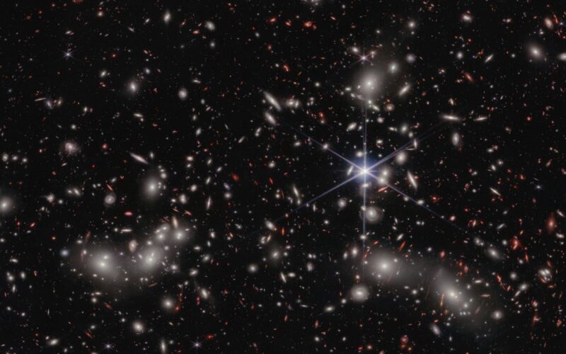 ⚫ Espacio: Pesan un agujero negro «desnudo» del universo joven