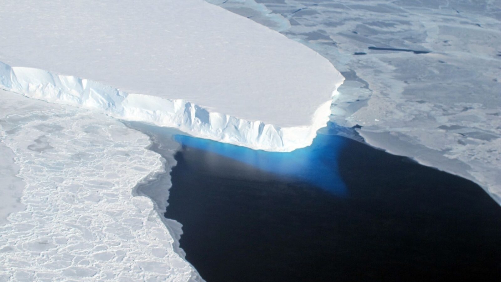 🌍 Clima: El glaciar Thwaites perdería su plataforma en 2026