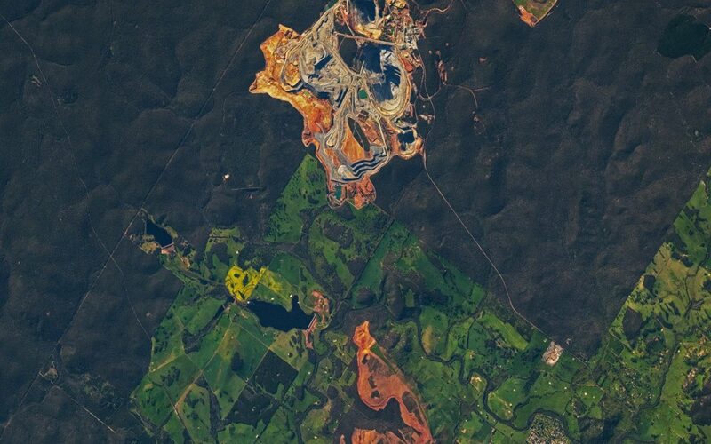 🌍 Ciencias terrestres: luz espacial para rastrear residuos mineros