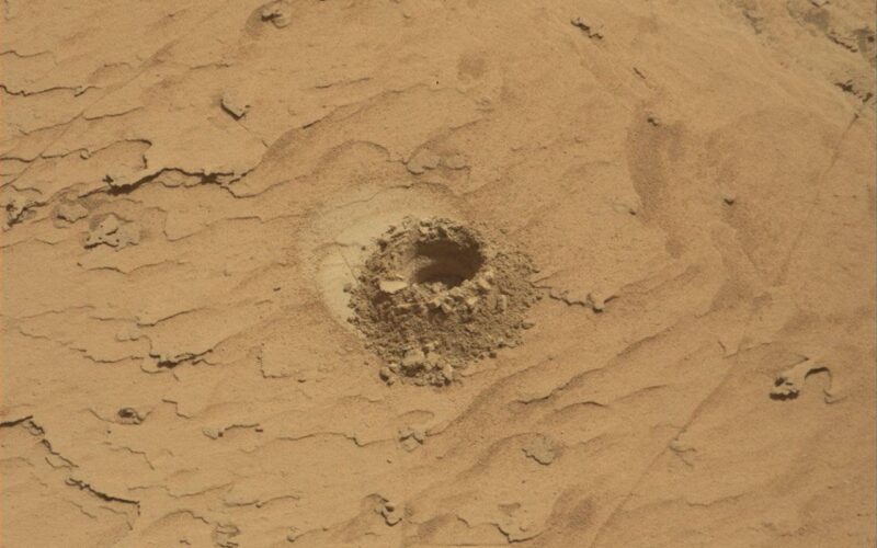 🚀 Espacio: Curiosity logra muestra de roca marciana