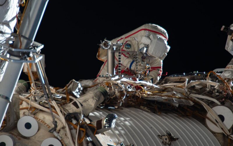 🚀 Espacio: La ISS retoma ciencia tras una caminata espacial
