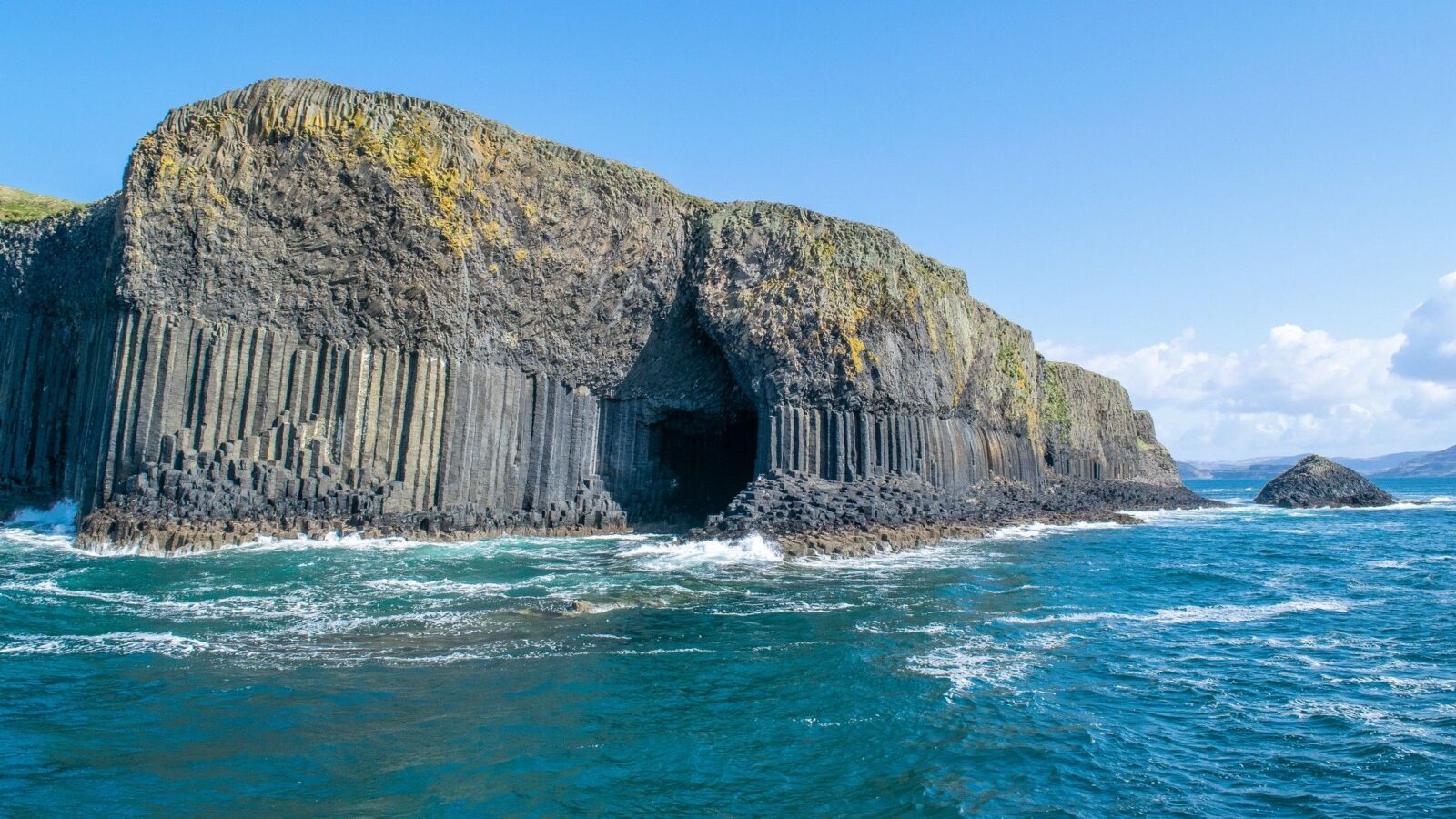 🌍 Tierra: La cueva musical de lava en Escocia