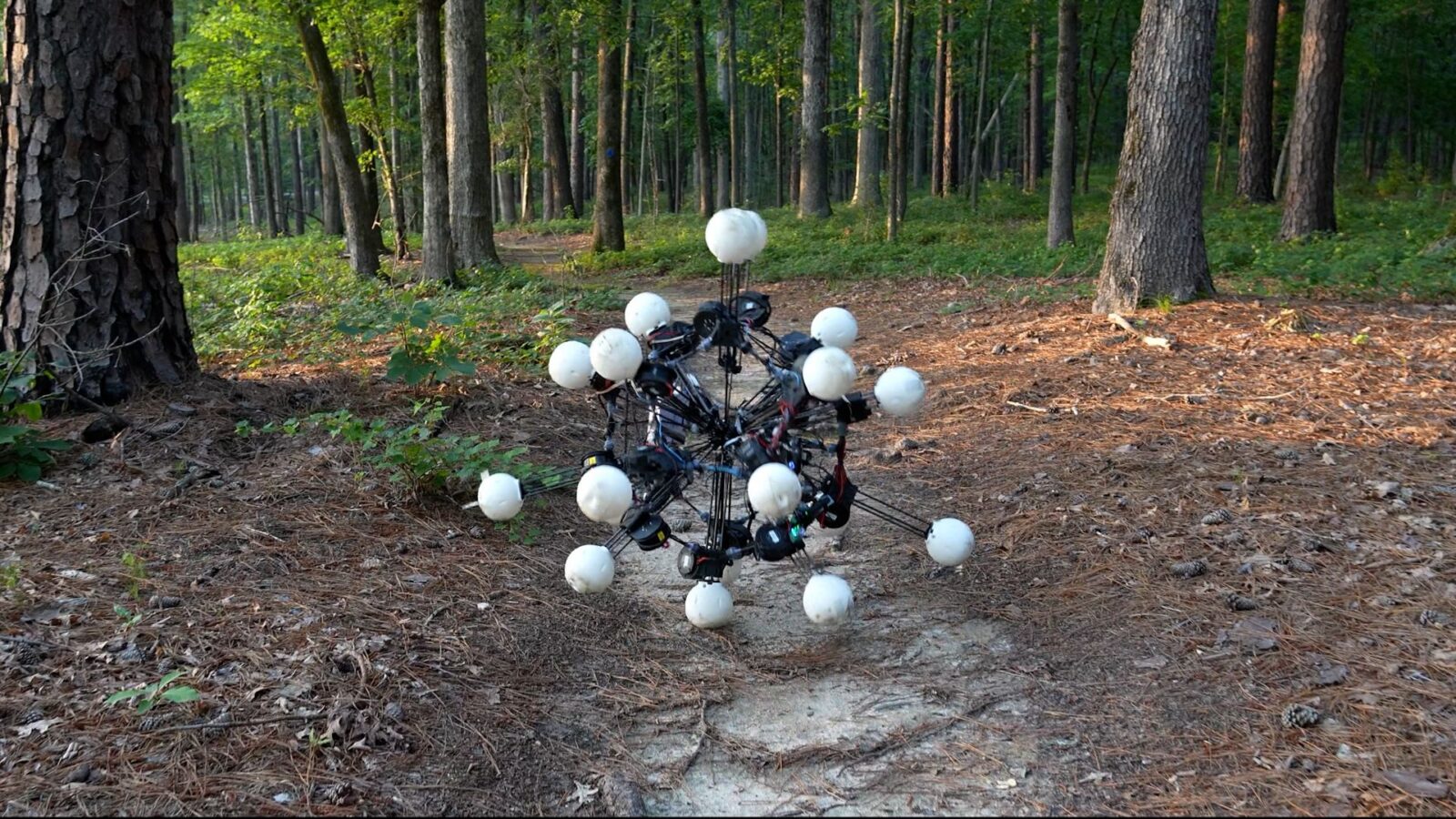 🤖 Tecnología: El robot de 20 patas que trepa paredes