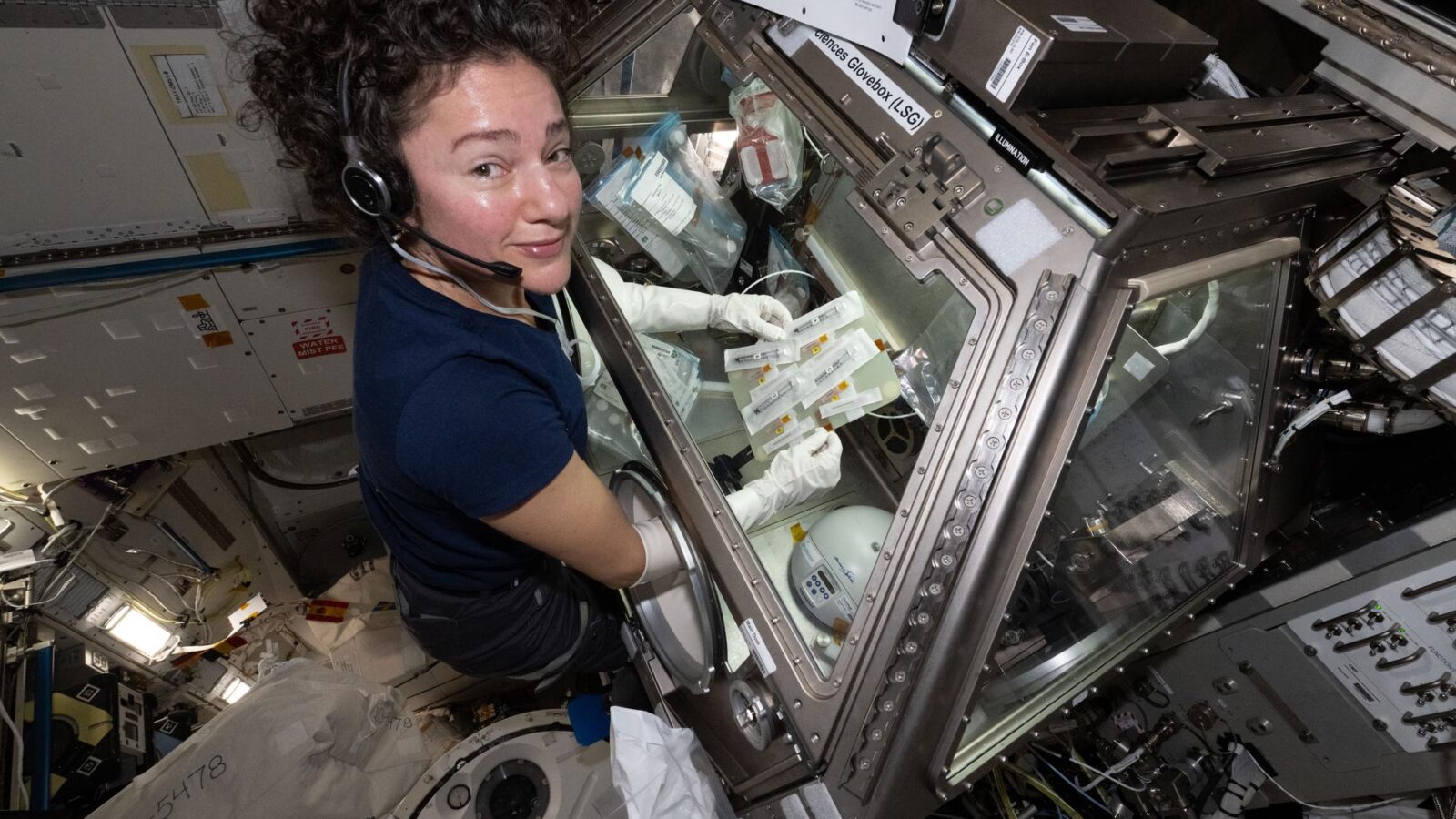 🚀 Espacio: Sangre y trajes cierran semana en la ISS