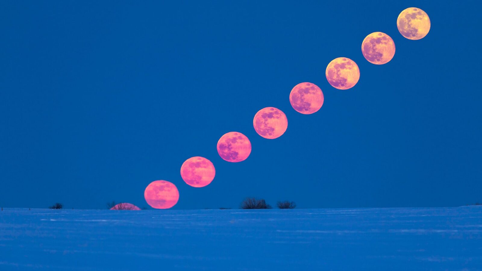 🌕 Astronomía: una Luna Azul pequeña cruza el cielo