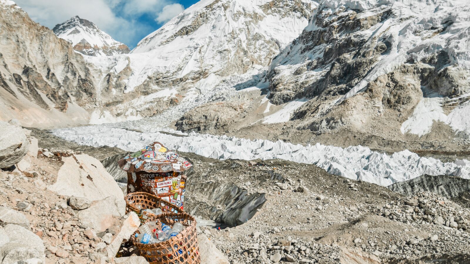 Espacio: arqueólogos excavan la Estación Espacial y el Everest