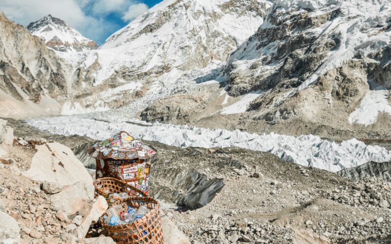 Espacio: arqueólogos excavan la Estación Espacial y el Everest