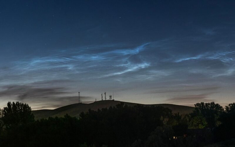 Tierra: Vuelven las nubes que brillan de noche