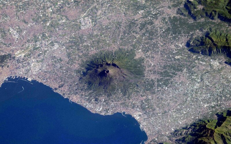 Espacio: Una astronauta fotografía el Vesubio desde la ISS