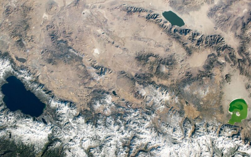 Tierra desde el espacio: tres lagos vecinos que no se parecen en nada