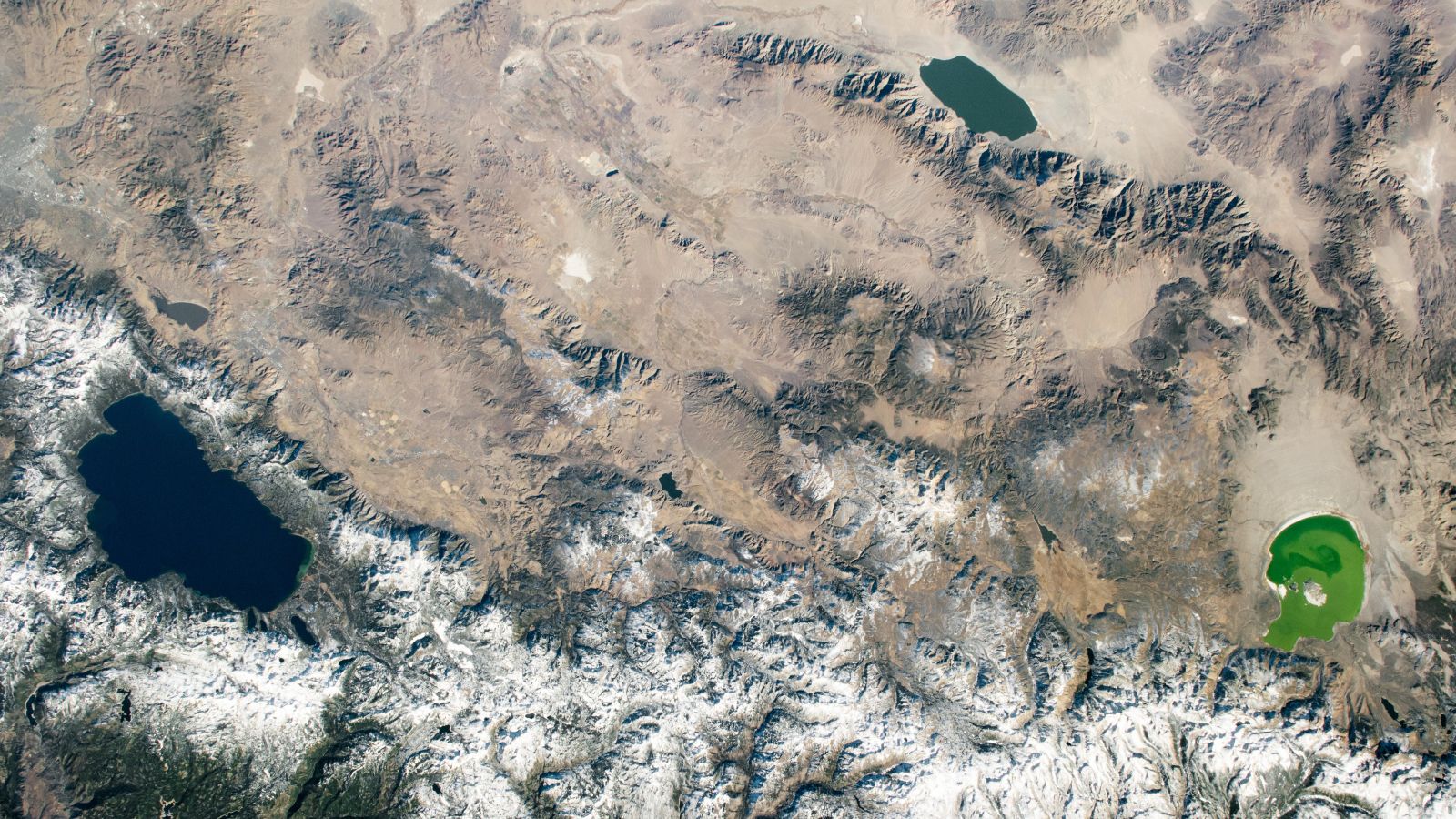 Tierra desde el espacio: tres lagos vecinos que no se parecen en nada