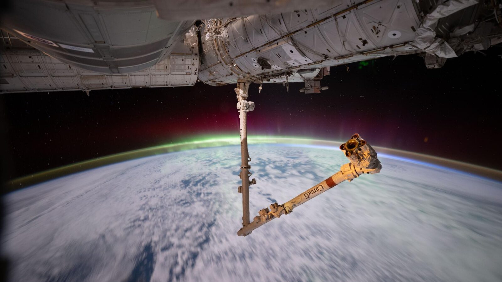 Espacio: la ISS prepara una caminata para reparar el Canadarm2