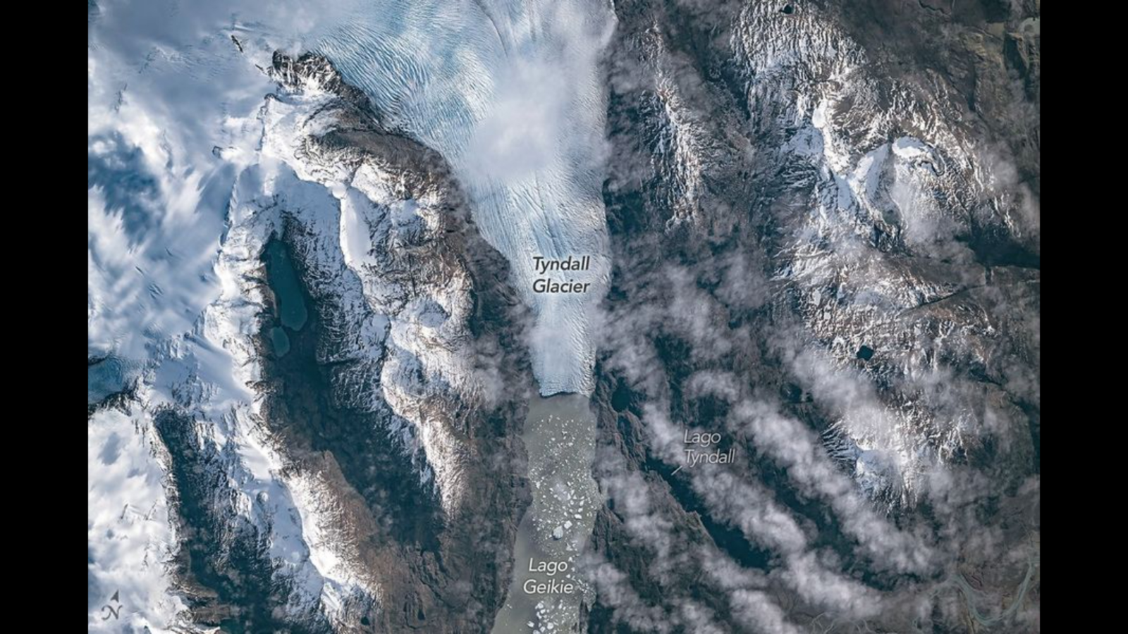 Clima: Un glaciar se astilla visto desde el espacio