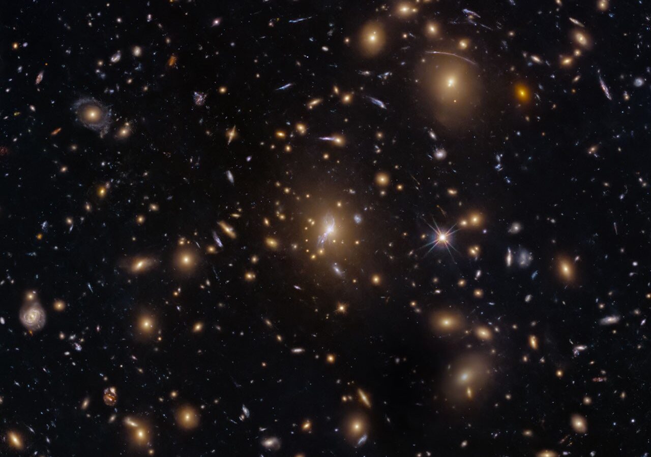 Astronomía: Hubble capta un enjambre de galaxias