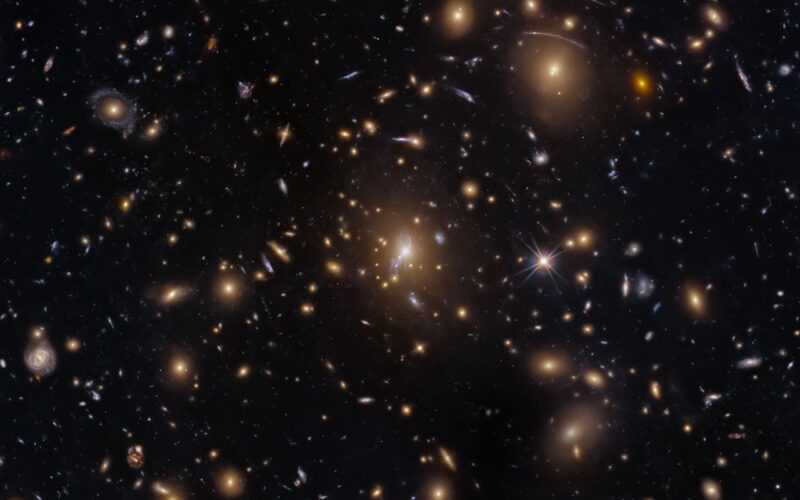 Astronomía: Hubble capta un enjambre de galaxias