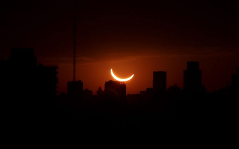Astronomía: Eclipse solar al atardecer en 2026
