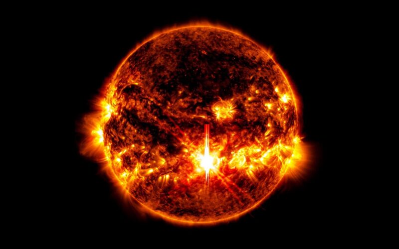 Espacio: El Sol dio señales antes de una megallamarada