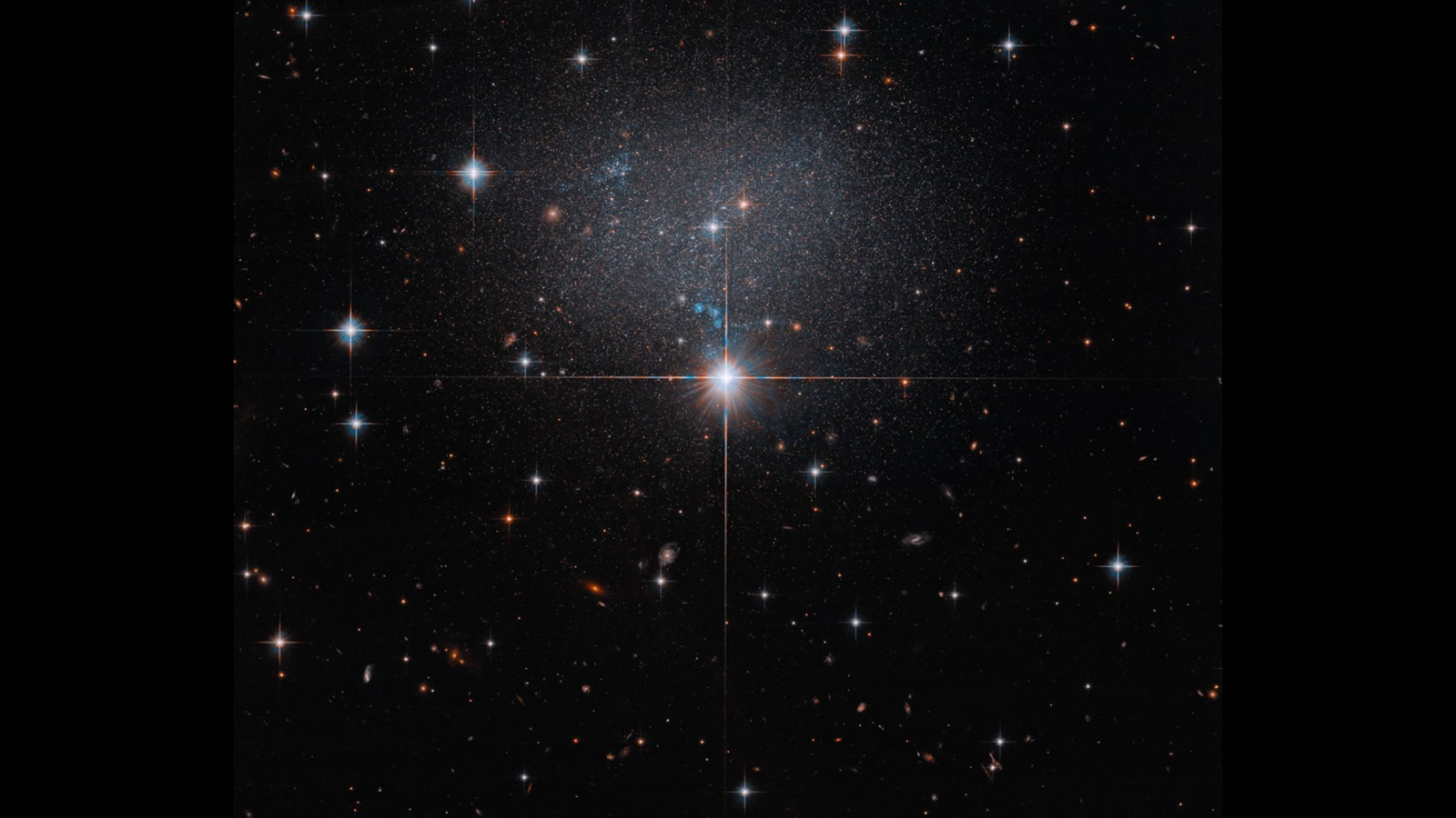 Espacio: Hubble retrata una galaxia enana irregular