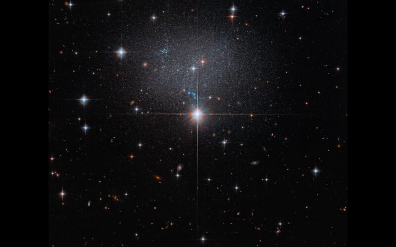 Espacio: Hubble retrata una galaxia enana irregular