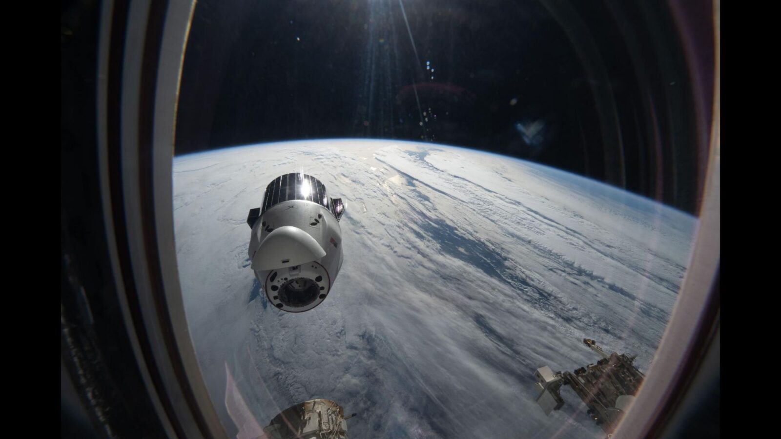 Espacio: Dragon se aleja de la ISS