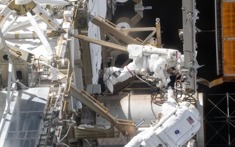 Espacio: NASA prepara una caminata para reparar Canadarm2