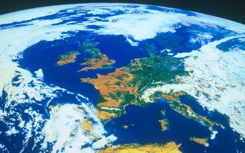 Clima: La Tierra refleja luz con simetría inesperada